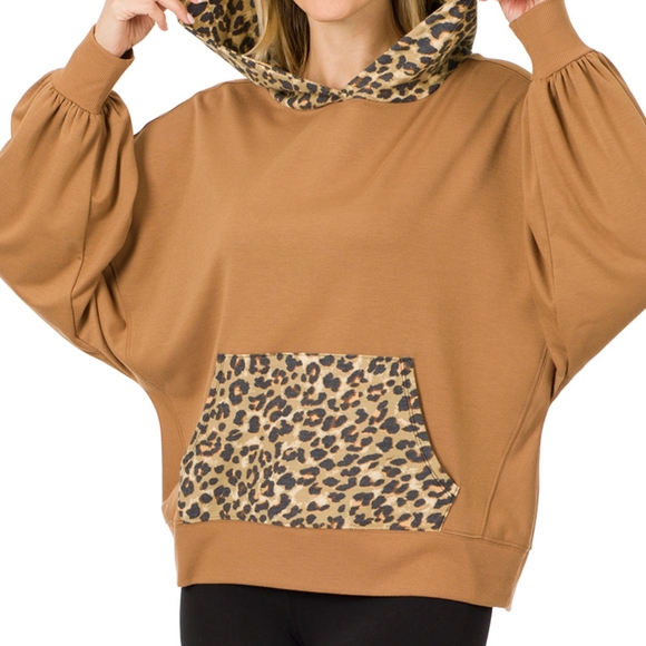 🚨Last call gone tomorrow🚨Lounge Set Top with hood and shorts with pockets - Picture 3 of 6